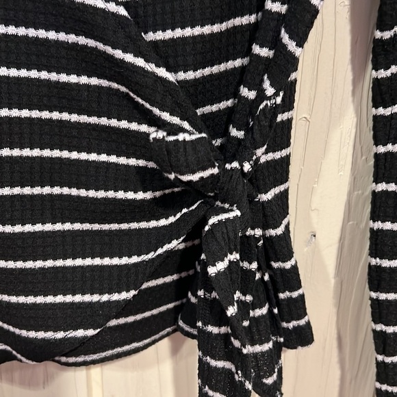 MOA MOA Black & White Faux Wrap Sweater Size  Large - Picture 3 of 10